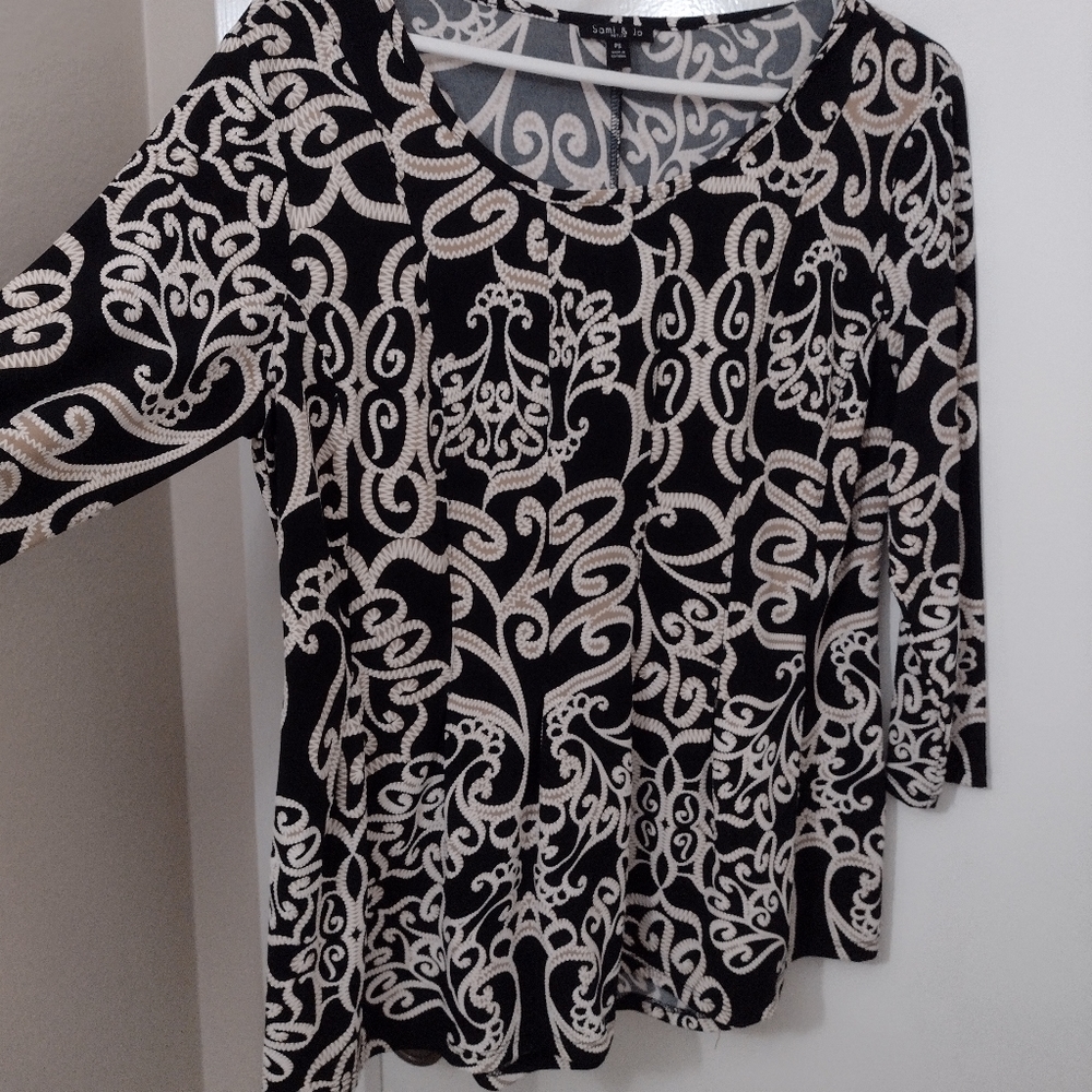 3/4 Sleeve, Heavyweight, Flowy Top...